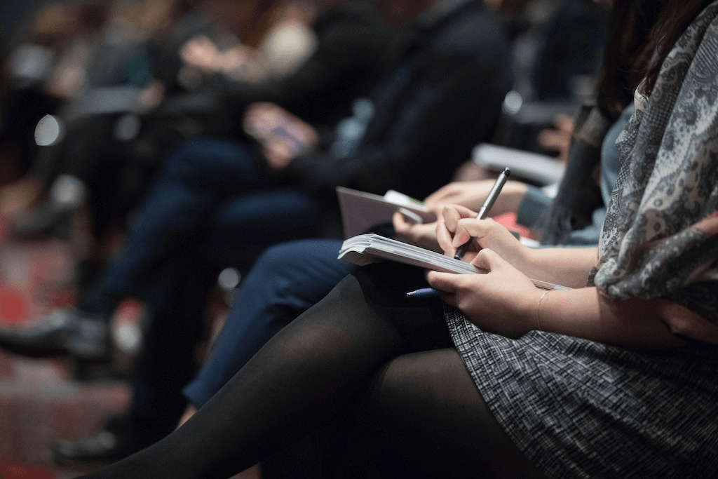 Abilitazione all'insegnamento, docenti in fila a lezione