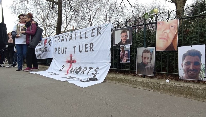 Incidenti sul lavoro in Francia: una manifestazione dei parenti dei defunti