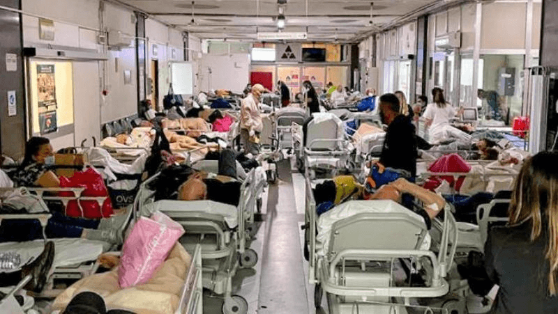 Il 19° rapporto CREA Sanità fotografa il declino del Sistema sanitario nazionale: nell'immagine, un pronto soccorso oberato di pazienti