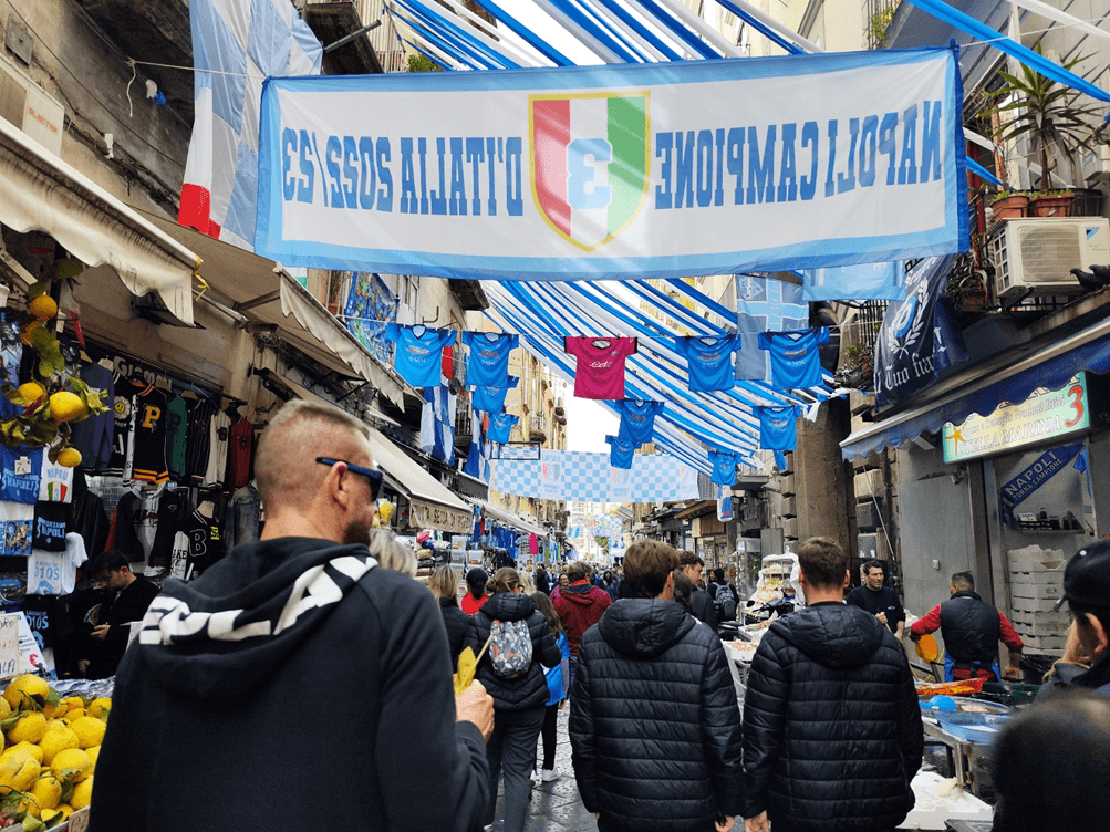 Turisti alla Pignasecca, marzo 2023 (Foto di Enrico Parolisi)