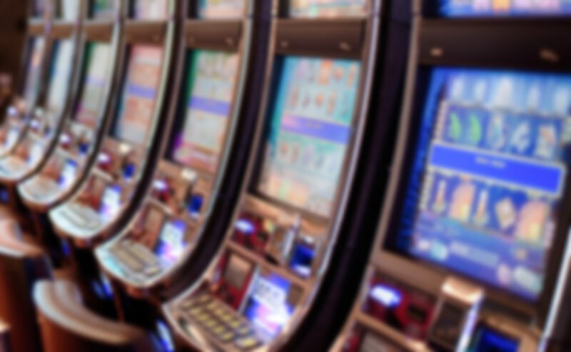 Gioco d'azzardo: macchine da videopoker in fila